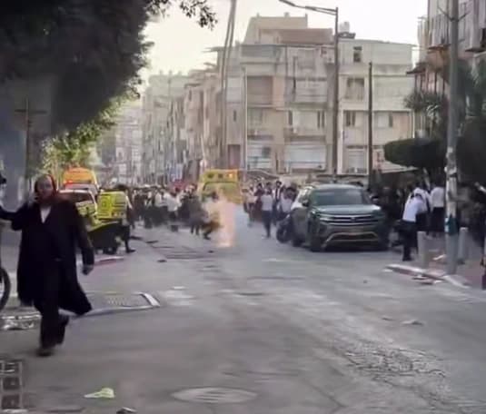 SEGNALATO INTENSO CONFLITTO INTERNO israele . CENSURA MILITARE ATTUALMENTE IN VIGORE. DISORDINI E RIVOLTE SEGNALATI A TEL AVIV. STATO DEI FATTI in evoluzione
