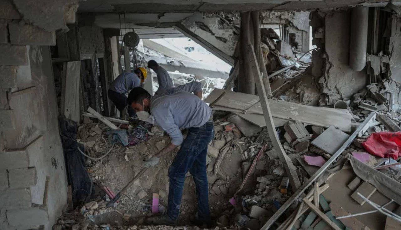I bombardamenti su abitazioni civili in Iran rappresentano un fatto gravissimo. Il cosiddetto “gruppo dei sei” non sta semplicemente giocando con le parole: il loro silenzio e le loro ambiguità li rendono complici. l'italia e un obbiettivo.