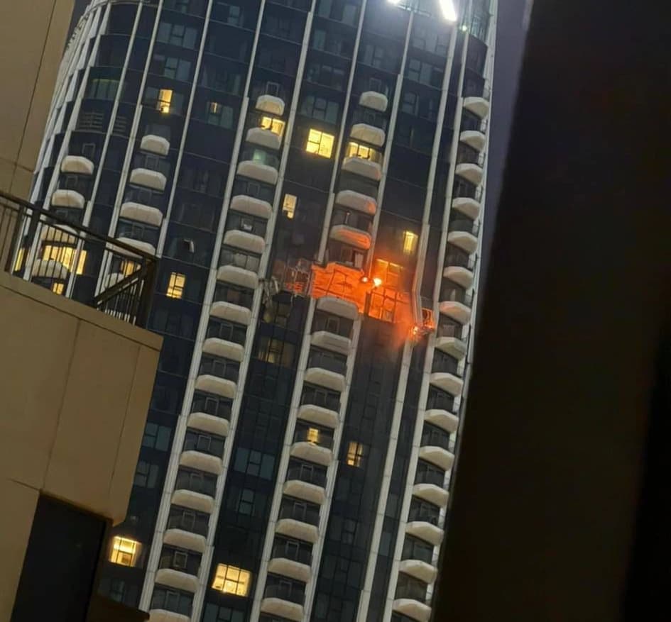 drone suicida colpisce edificio con presenza di soldati USA a Dubai.