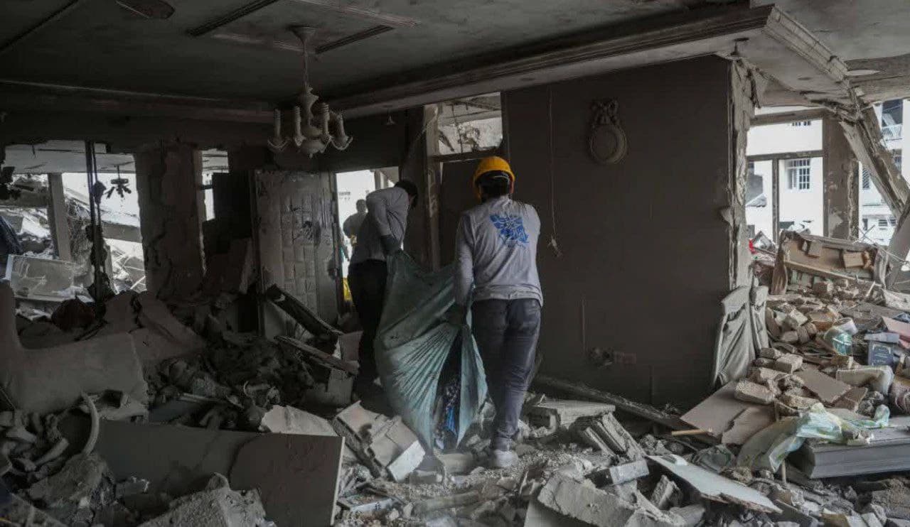 I bombardamenti su abitazioni civili in Iran rappresentano un fatto gravissimo. Il cosiddetto “gruppo dei sei” non sta semplicemente giocando con le parole: il loro silenzio e le loro ambiguità li rendono complici. l'italia e un obbiettivo.