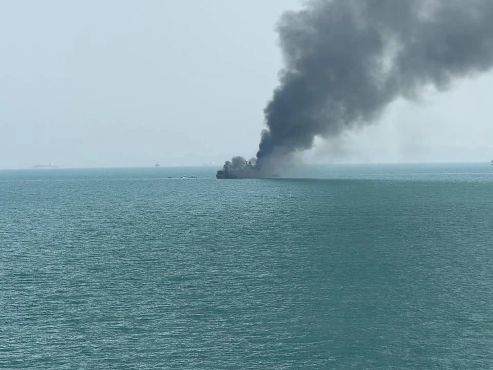 #iRAN CORVETTA IRANIANA COLPITA DA DRONE USA #HORMUZ