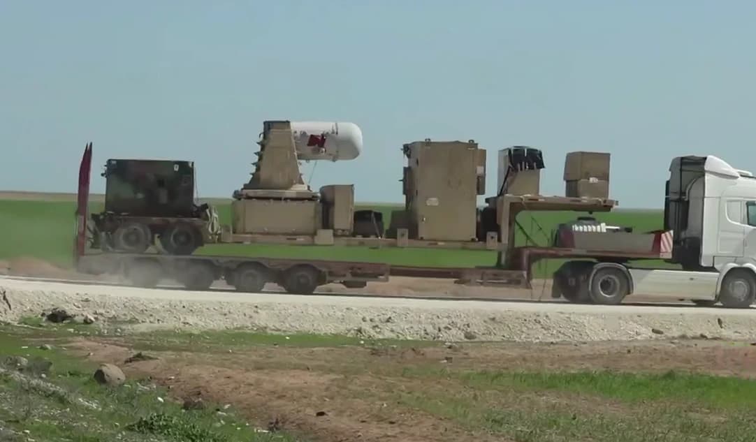 rinforzi USA trasferiti dall’Iraq alla base "Qasrak" nella Siria orientale. Movimento logistico in preparazione di operazioni regionali.