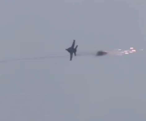 Un aereo USA è stato effettivamente colpito da un missile iraniano lievemente alla coda ed è riuscito a raggiungere la destinazione senza conseguenze gravi