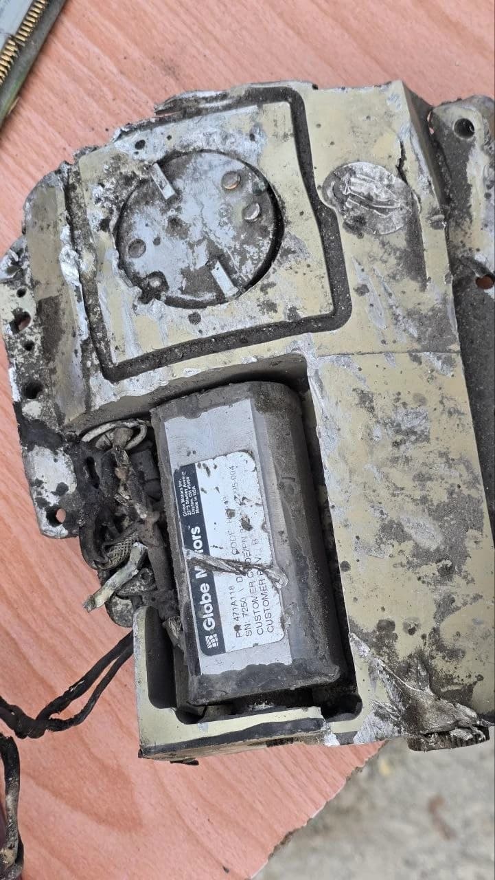 Resti di un missile di fabbricazione statunitense trovati nel sito dell’esplosione che ha colpito una scuola a Minab.