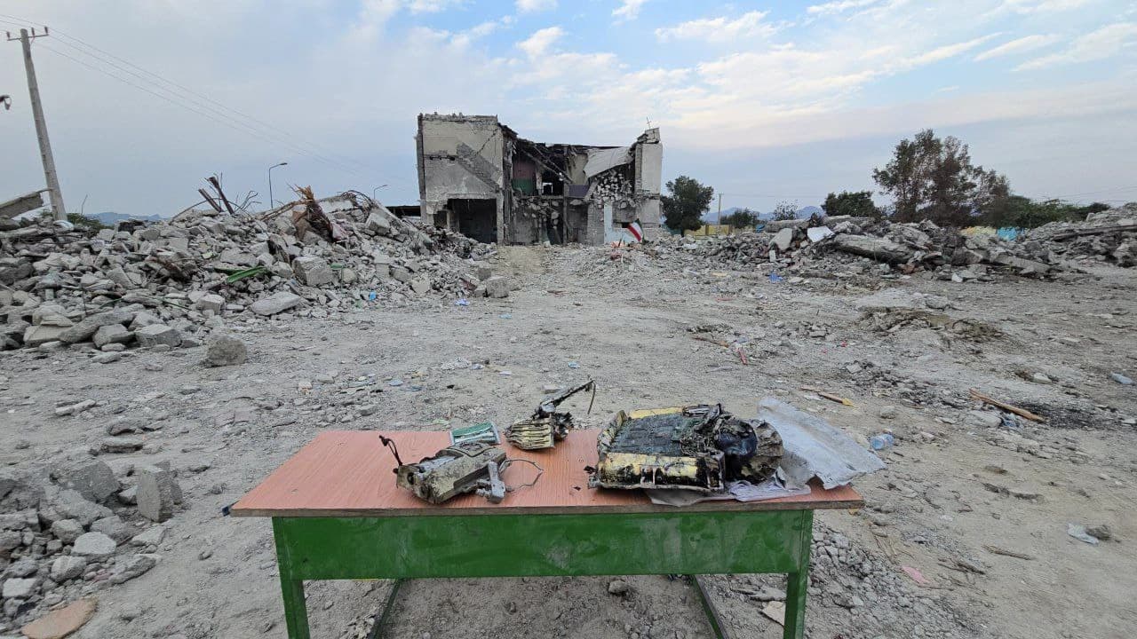 Resti di un missile di fabbricazione statunitense trovati nel sito dell’esplosione che ha colpito una scuola a Minab.