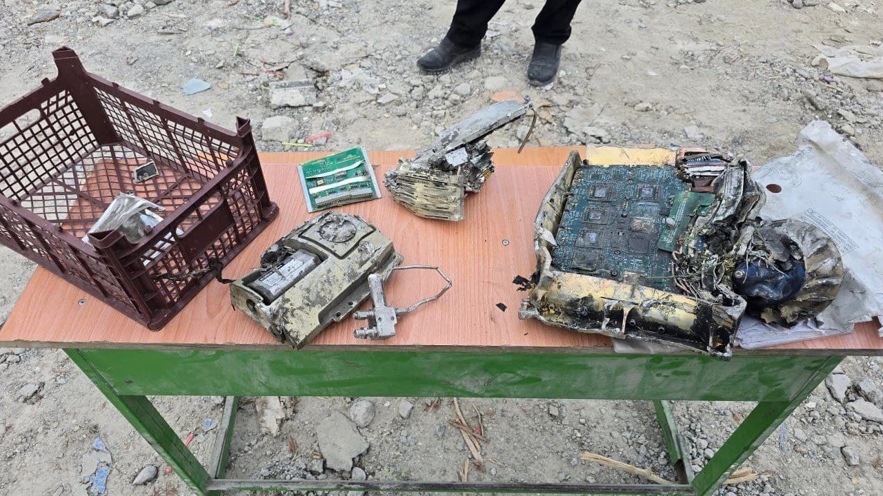 Resti di un missile di fabbricazione statunitense trovati nel sito dell’esplosione che ha colpito una scuola a Minab.