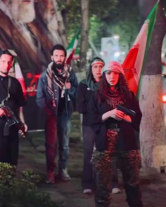 Iran, propaganda sui social interni Circolano video che chiamano i giovani, in particolare le donne, a difendere la patria. Segnale di mobilitazione dell'opinione pubblica interna in vista di possibile escalation.