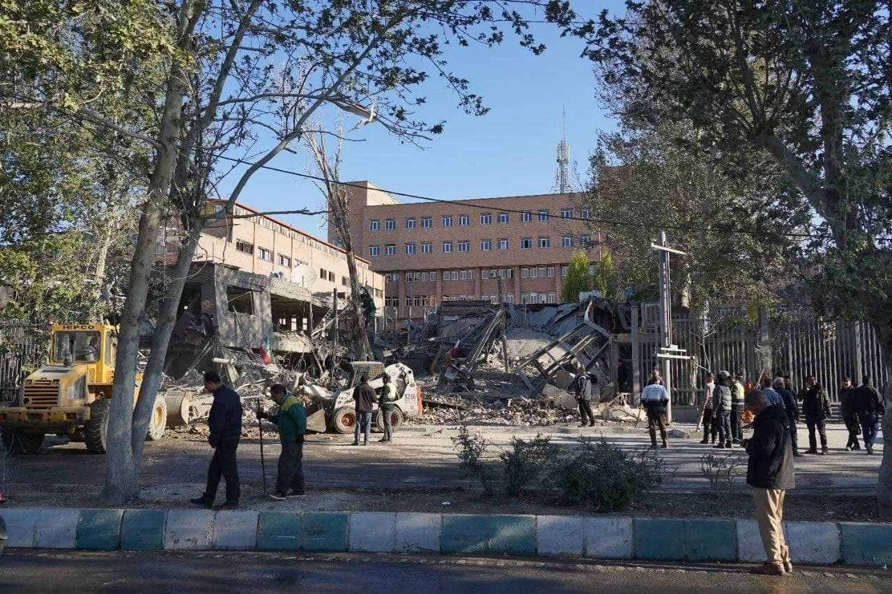 Tehran: Università di Tecnologia Sharif colpita in bombardamento notturno. Danneggiata anche la moschea dell'ateneo. Secondo obiettivo accademico colpito nella sessione dopo l'Università Shahid Beheshti.