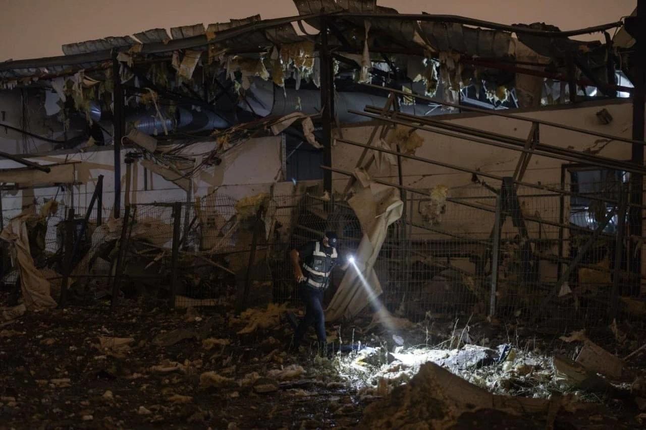 Israele: missile iraniano distrugge magazzino produzione chip e componentistica CNC della società HZ.V.Y. a Beit Tekfa. Settori colpiti: automazione, elettronica e aerospazio militare.