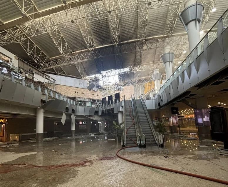 Danni all'aeroporto del Kuwait dopo la risposta missilistica iraniana