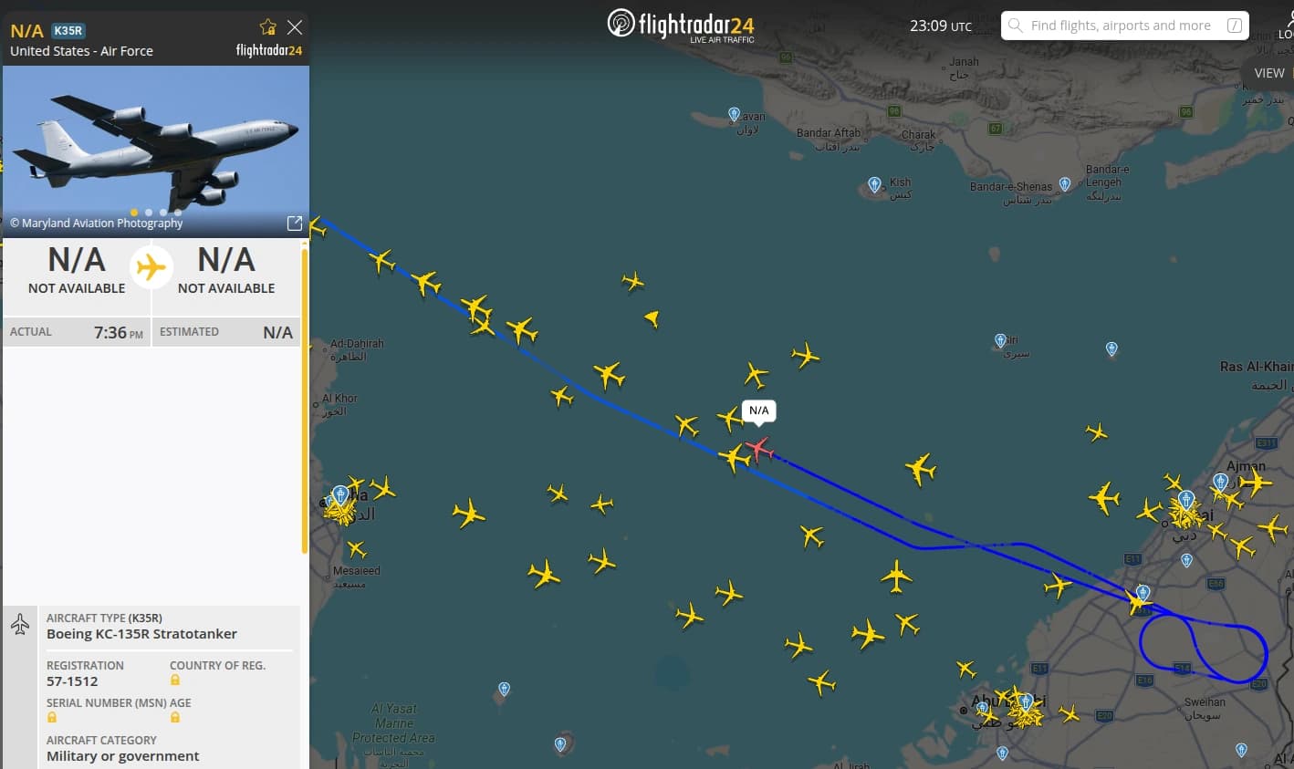 Aerei cisterna sono attualmente in volo sul Golfo Persico, scortati da velivoli da combattimento.