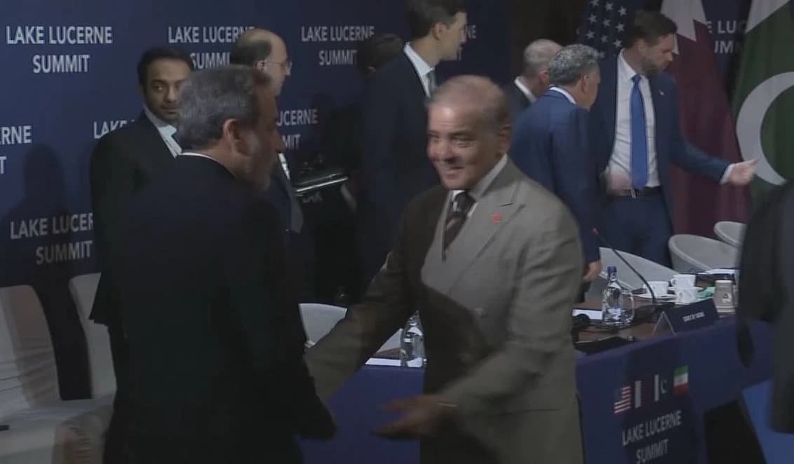 Vance chiedere a Sharif una foto con Araqchi. Il rifiuto dell'iran alla  richiesta evidenzia un Pakistan sempre più genuflesso agli interessi usa si continua a spacciare per mediatore.