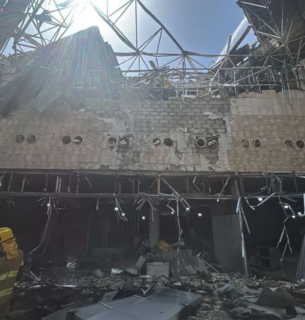 Danni all'aeroporto del Kuwait dopo la risposta missilistica iraniana