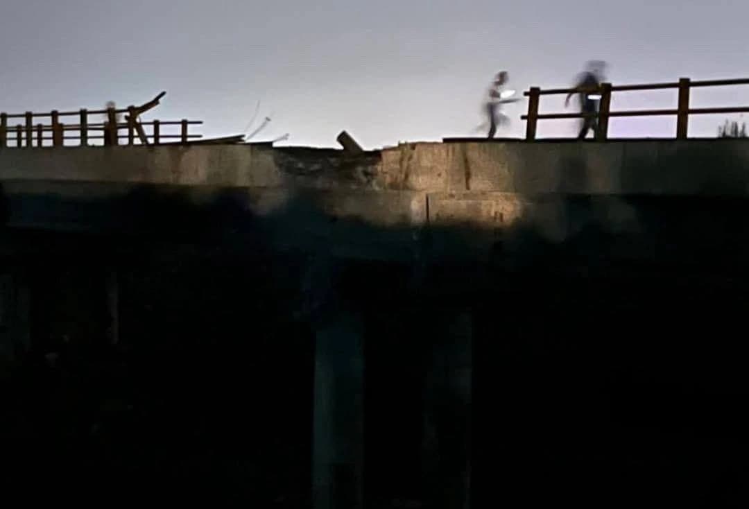 Le rotte del corridoio cinese della Nuova Via della Seta sono finite nel mirino degli USA . Le infrastrutture interessate rappresentano un collegamento strategico per il trasporto di merci tra la Cina, l'Asia Centrale e il Medio Oriente.