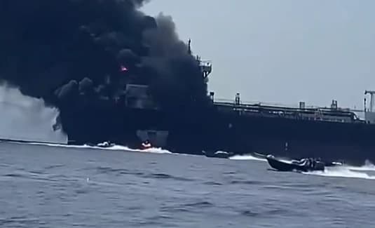 Petroliera attaccata al largo dell'Oman