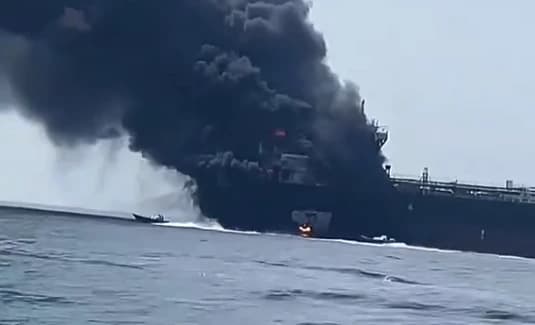 Petroliera attaccata al largo dell'Oman